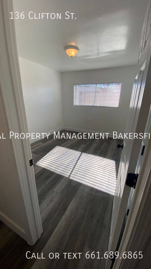 House for rent at 136 Clifton St, Bakersfield, CA 93307