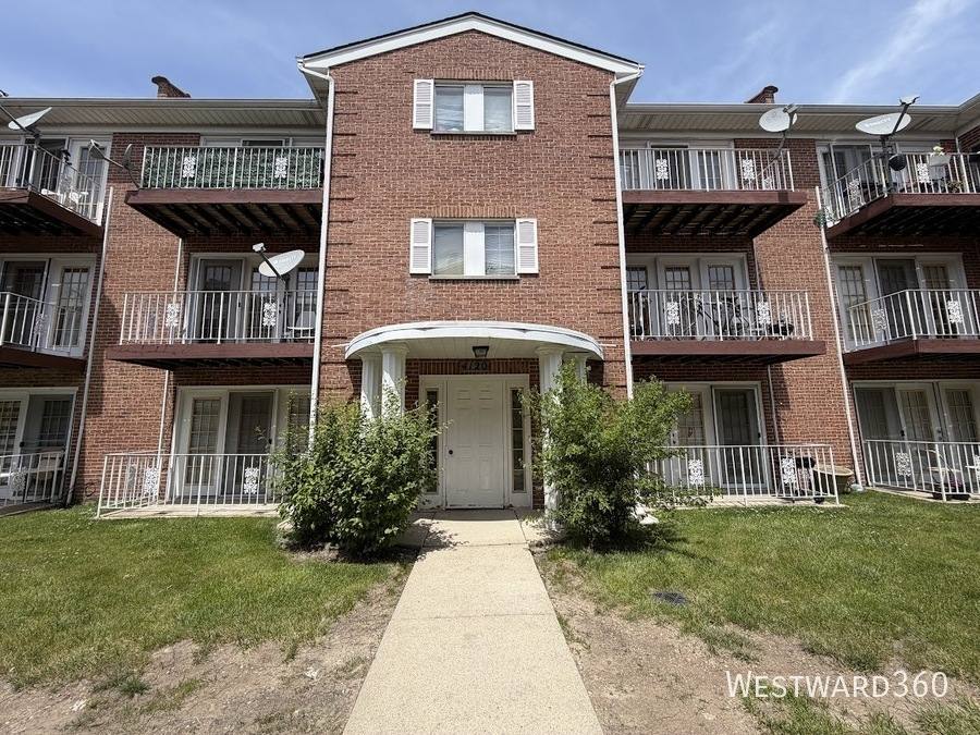 Apartment for rent at 4120 Williamsburg Court #302, Glenview, IL 60025