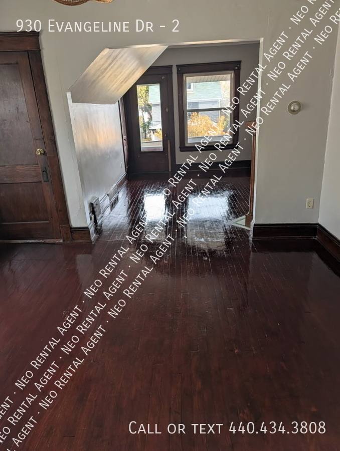 Apartment for rent at 930 Evangeline Dr #2, Cleveland, OH 44110