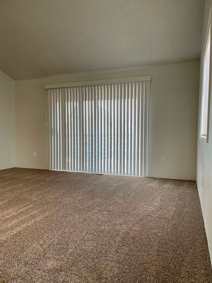 Townhouse for rent at 772 W Oregon Ave, Klamath Falls, OR 97601