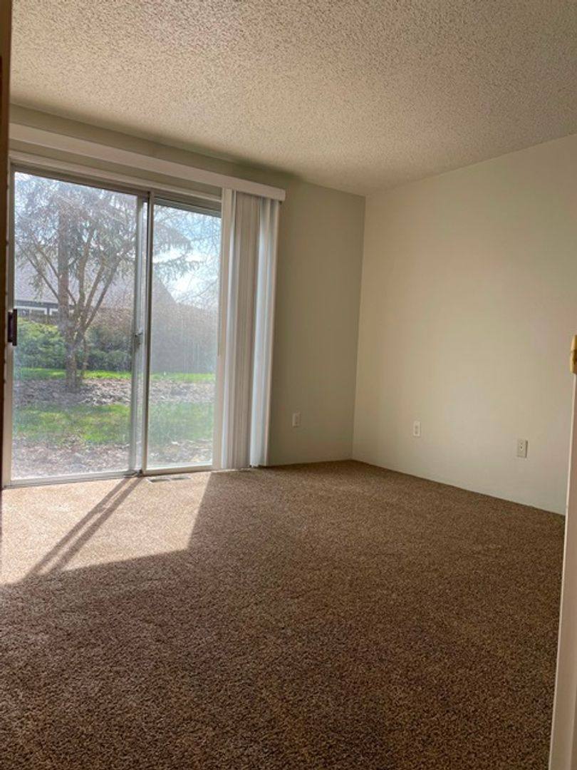 Townhouse for rent at 772 W Oregon Ave, Klamath Falls, OR 97601