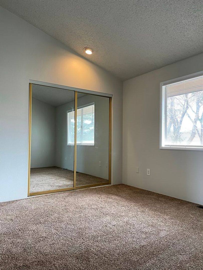 Townhouse for rent at 772 W Oregon Ave, Klamath Falls, OR 97601