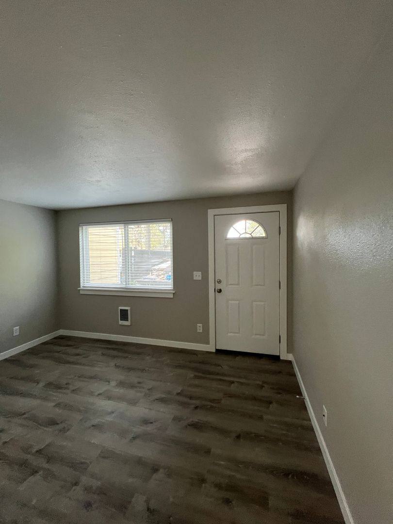 Townhouse for rent at 4116 NE Market St, Salem, OR 97301