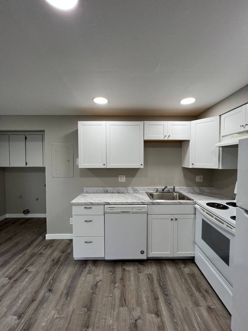 Townhouse for rent at 4116 NE Market St, Salem, OR 97301