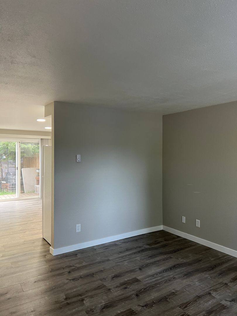 Townhouse for rent at 4116 NE Market St, Salem, OR 97301