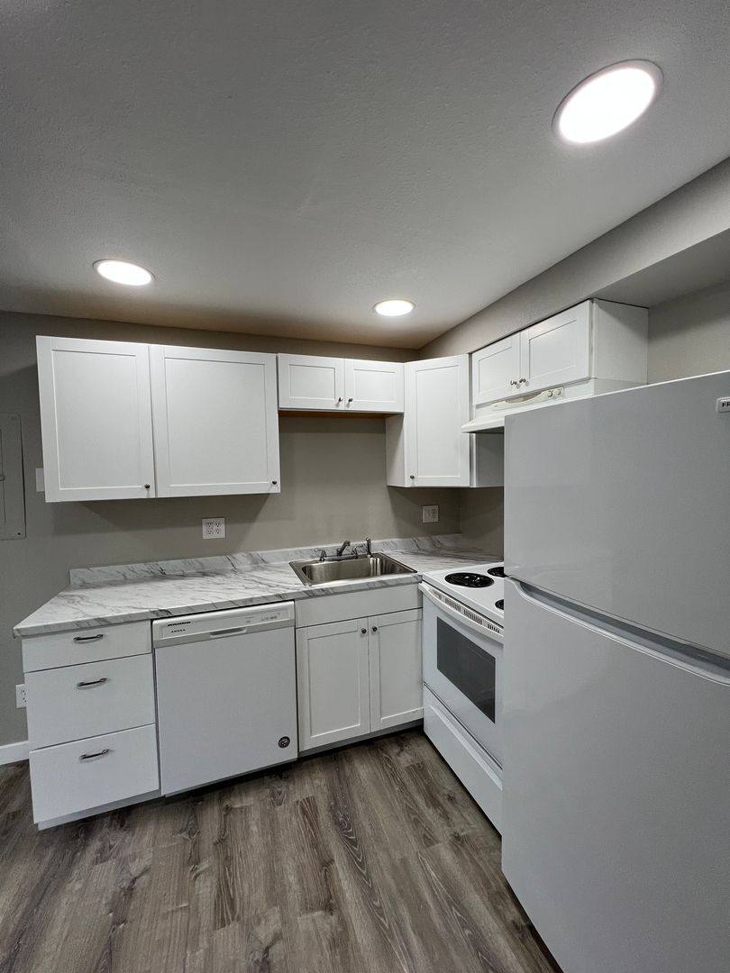 Townhouse for rent at 4116 NE Market St, Salem, OR 97301
