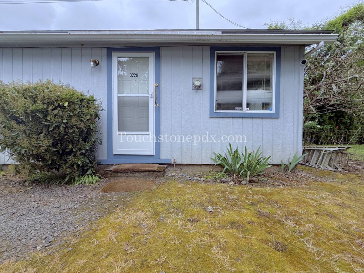 Apartment for rent at 3224 SE Floss St, Portland, OR 97222