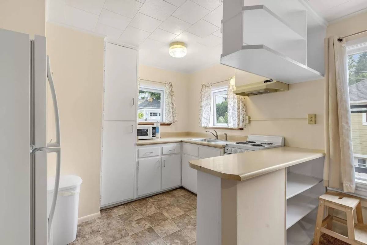 Apartment for rent at 11 Beach Ave, Ashland, OR 97520