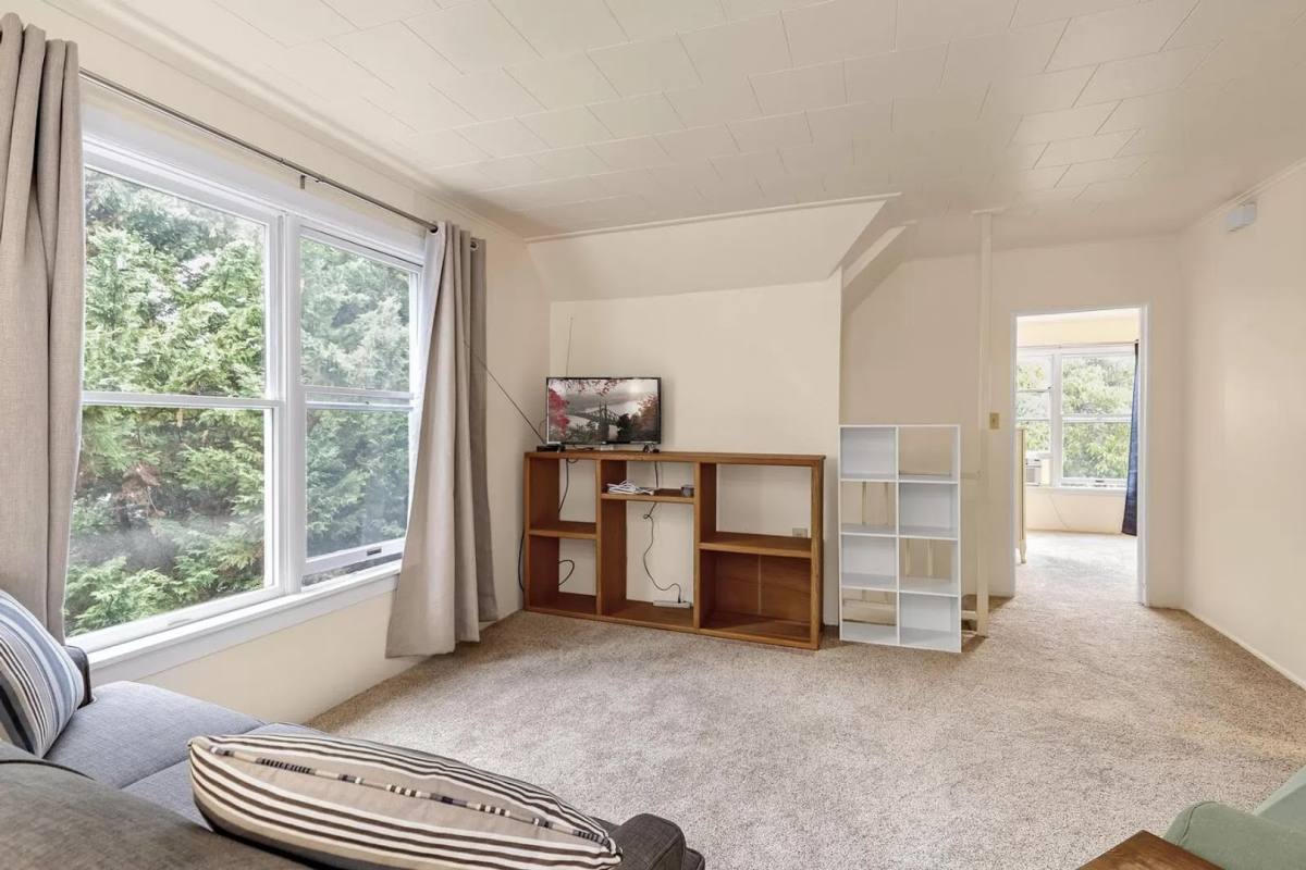Apartment for rent at 11 Beach Ave, Ashland, OR 97520