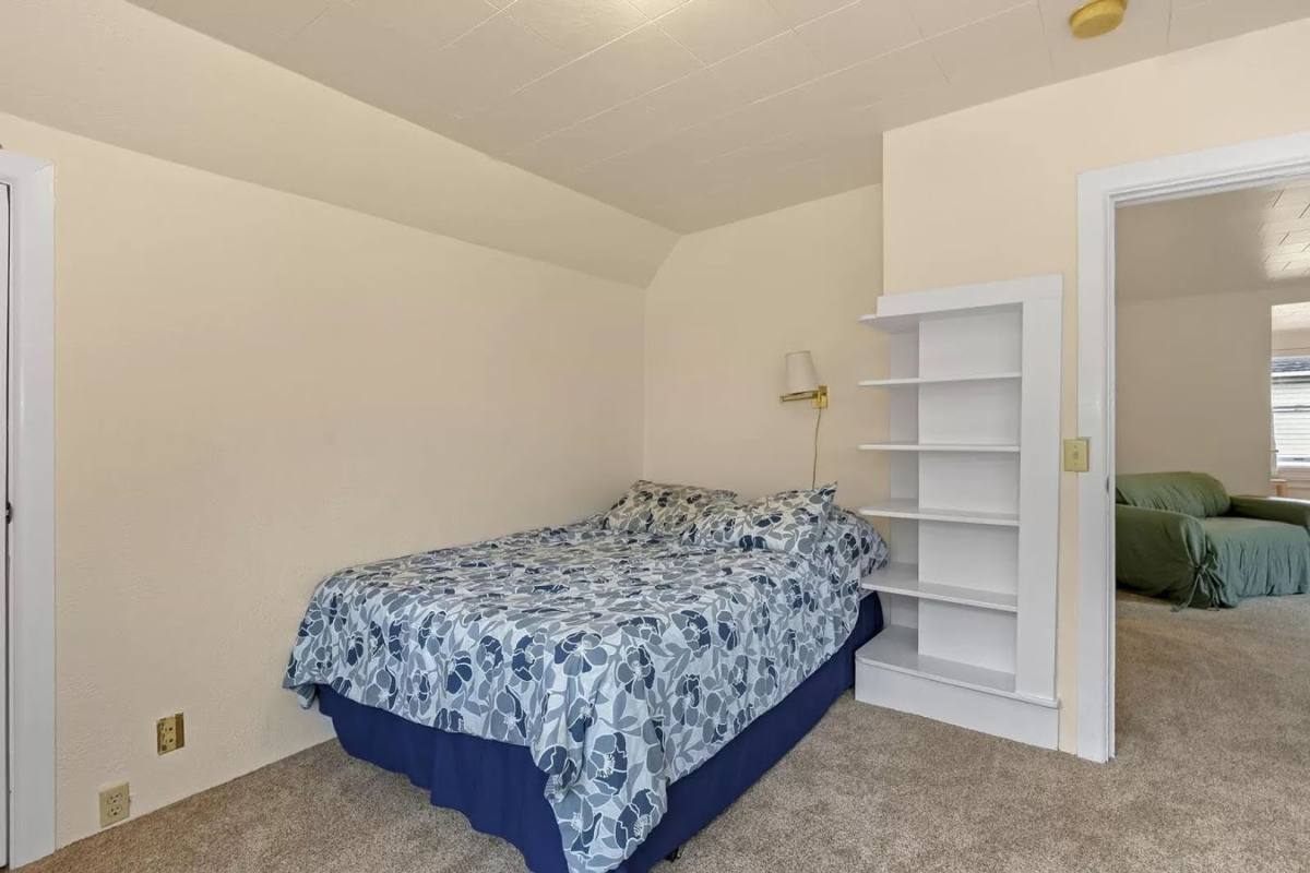 Apartment for rent at 11 Beach Ave, Ashland, OR 97520