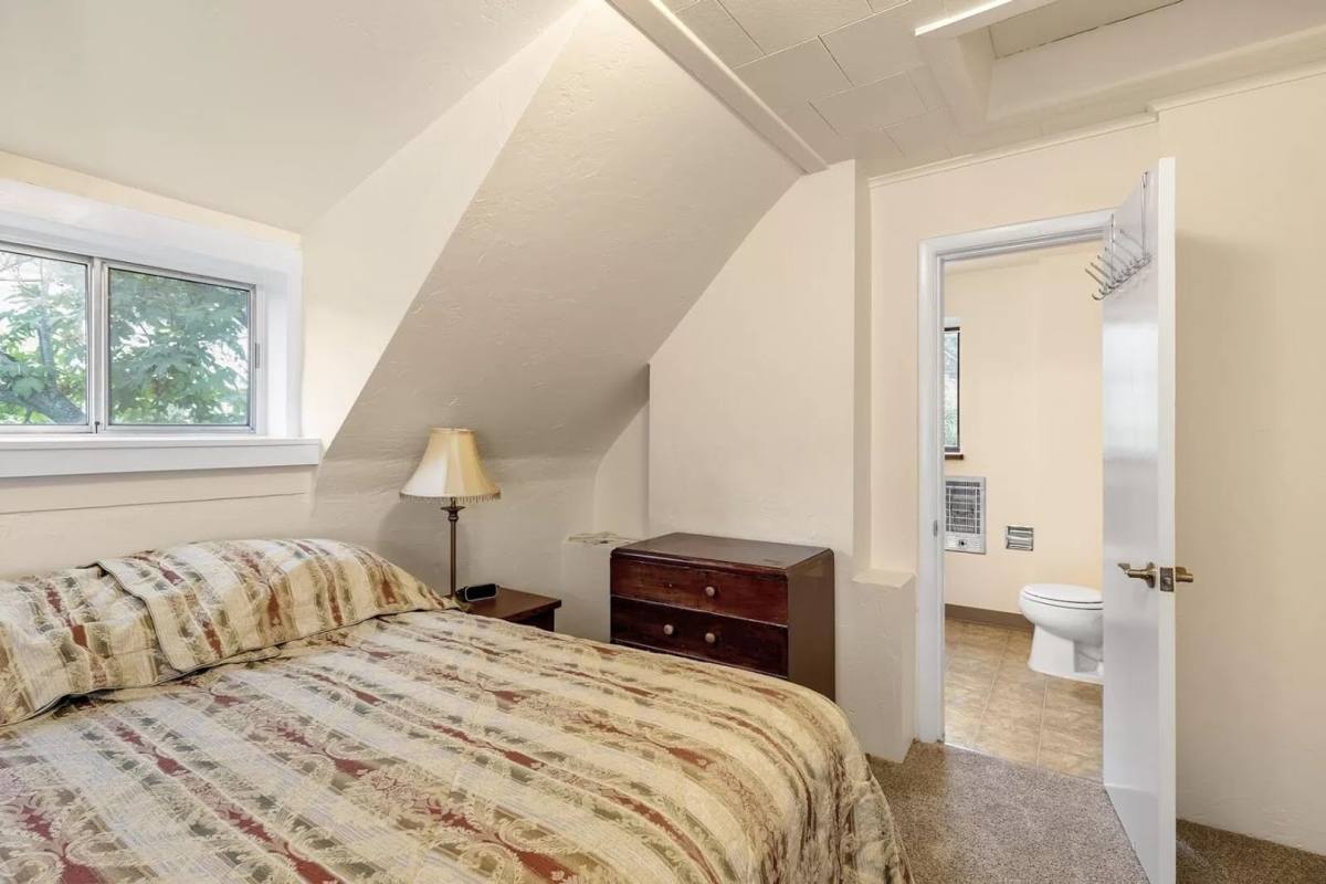 Apartment for rent at 11 Beach Ave, Ashland, OR 97520