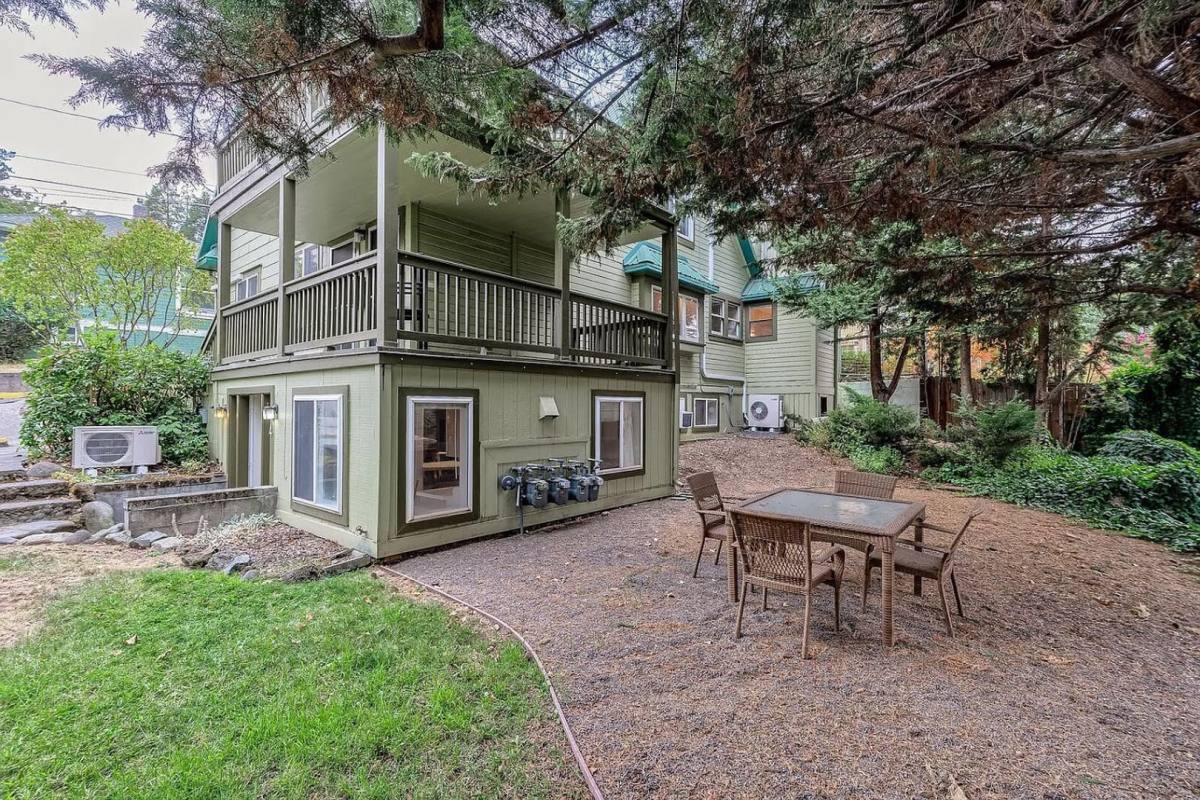 Apartment for rent at 11 Beach Ave, Ashland, OR 97520
