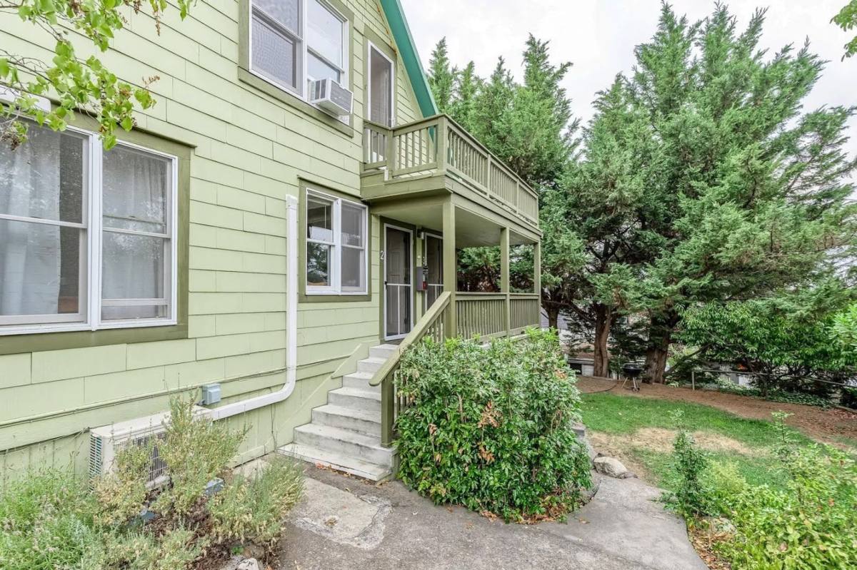 Apartment for rent at 11 Beach Ave, Ashland, OR 97520