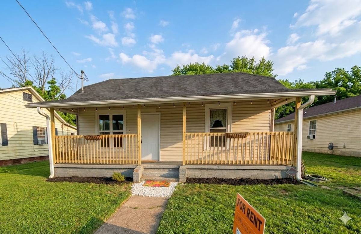 House for rent at 222 Lenoir Ave, Jackson, TN 38301
