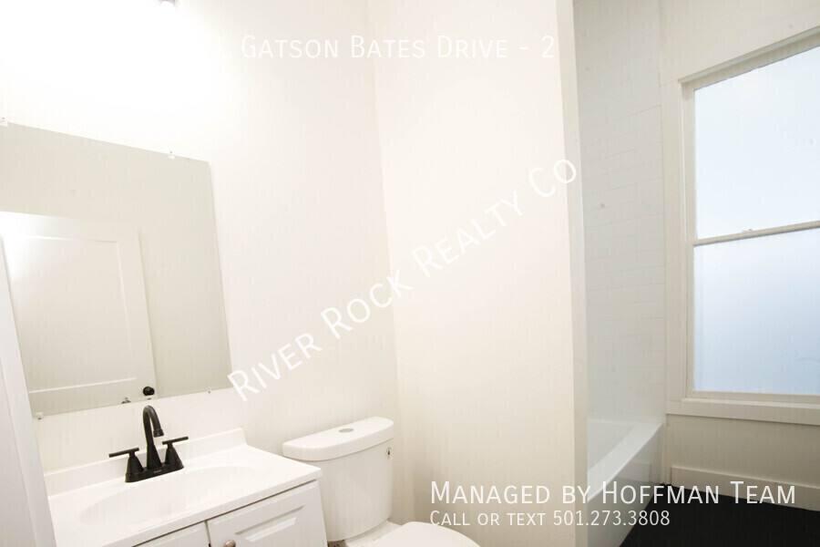 House for rent at 2324 W Daisy L Gatson Bates Dr #2, Little Rock, AR 72202