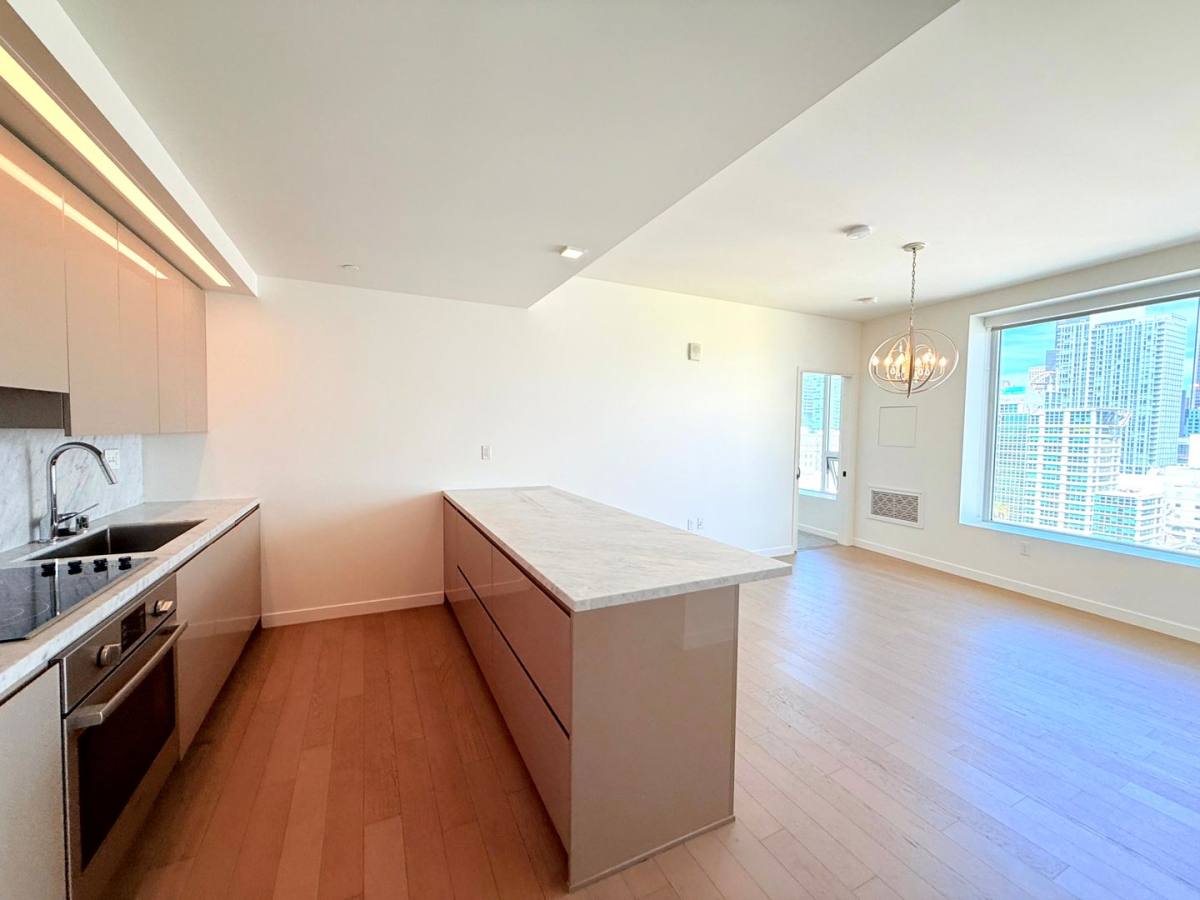 Condo for rent at 1050 S Grand Ave, Los Angeles, CA 90015
