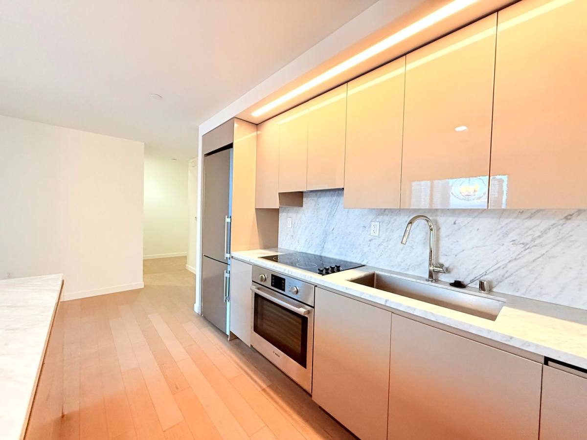 Condo for rent at 1050 S Grand Ave, Los Angeles, CA 90015