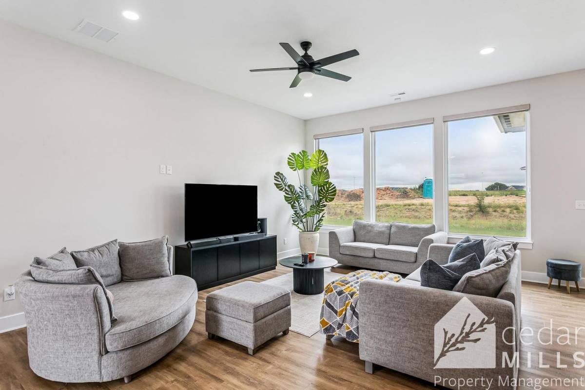 House for rent at 1502 N Emerald Valley Dr, Mulvane, KS 67110