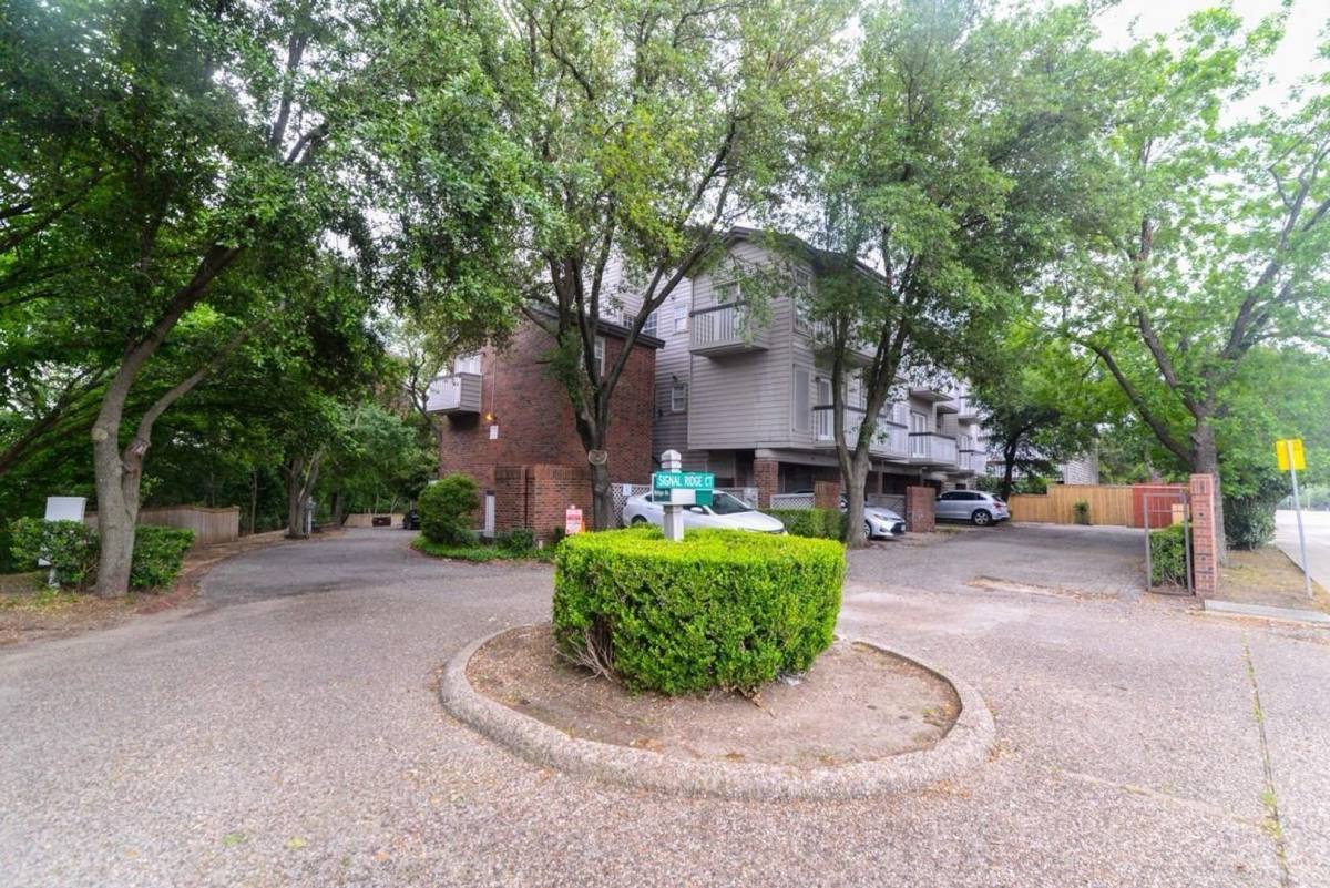 Condo for rent at 7474 Fair Oaks Ave, Dallas, TX 75231