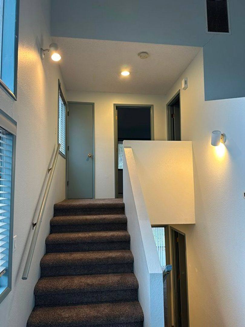 Townhouse for rent at 762 W Oregon Ave, Klamath Falls, OR 97601