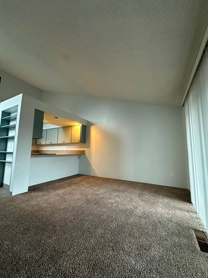 Townhouse for rent at 762 W Oregon Ave, Klamath Falls, OR 97601