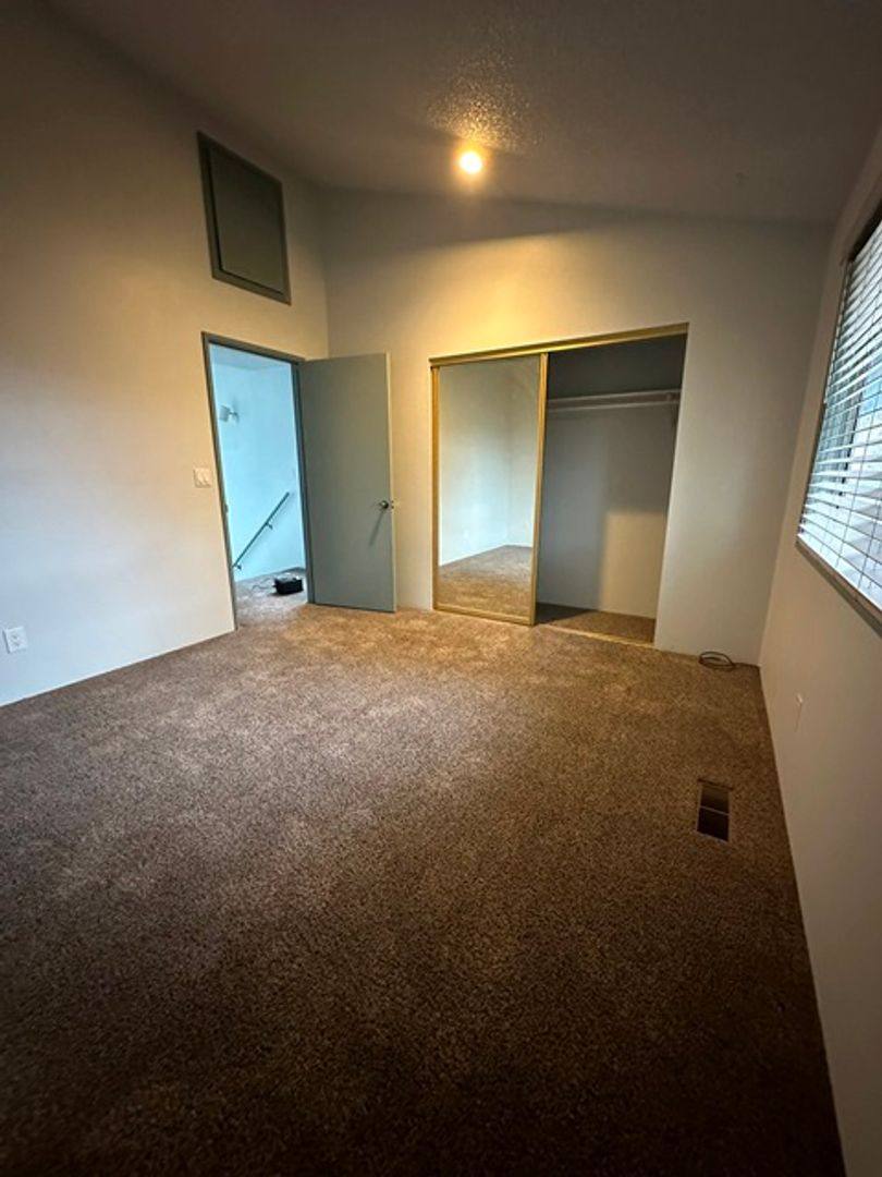 Townhouse for rent at 762 W Oregon Ave, Klamath Falls, OR 97601
