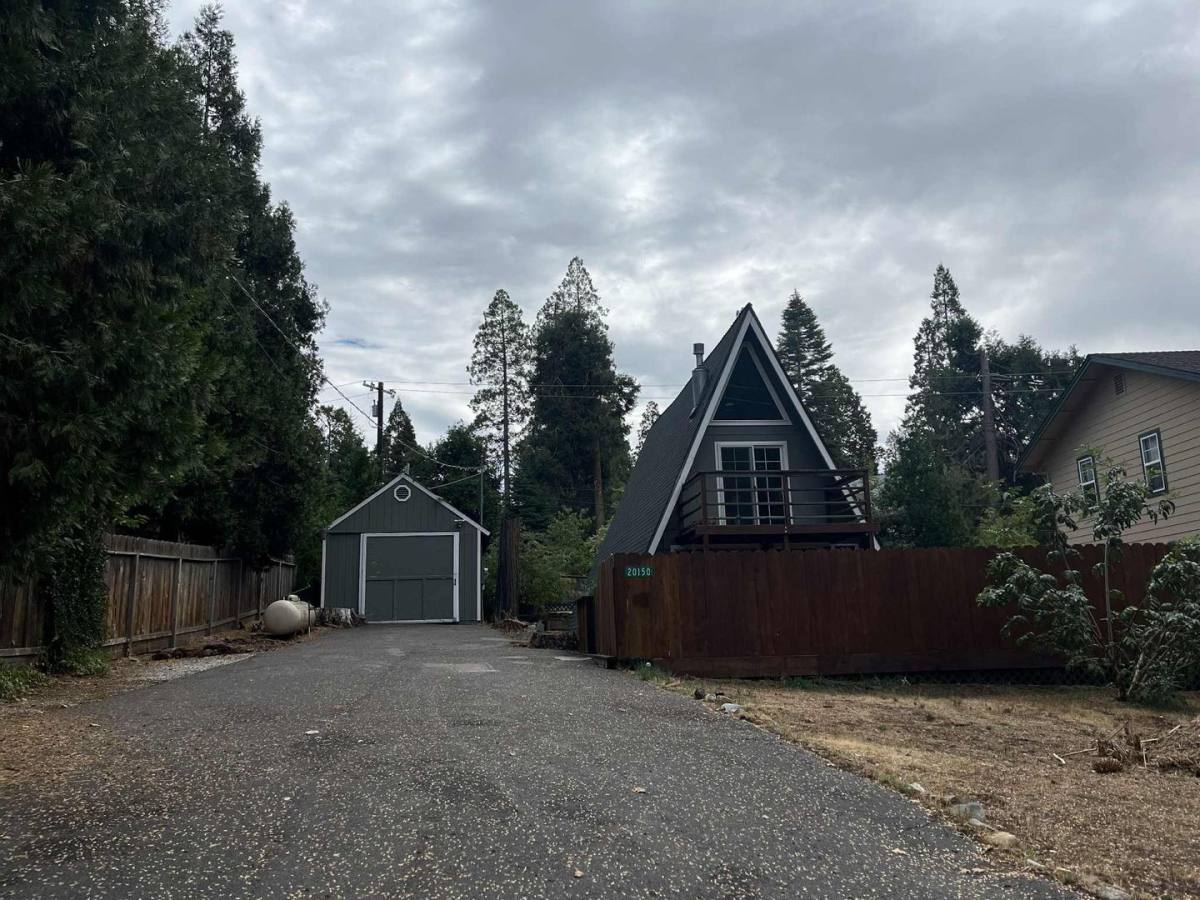 House for rent at 20150 Manzanita St, Twain Harte, CA 95383