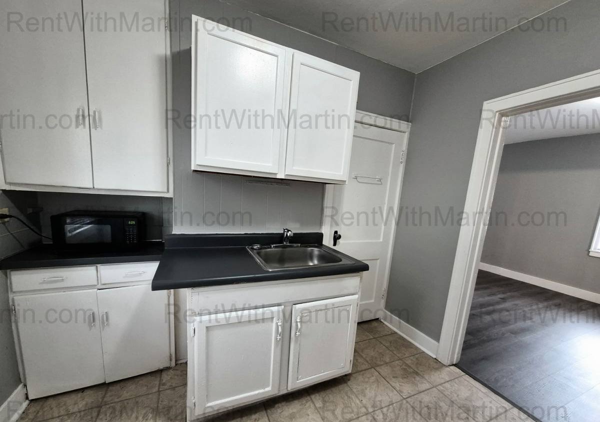 House for rent at 1137 Columbia St, Waterloo, IA 50703