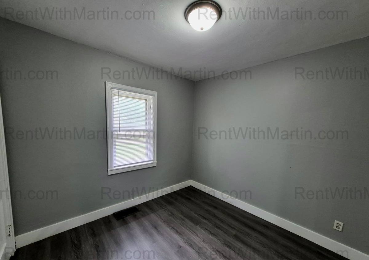 House for rent at 1137 Columbia St, Waterloo, IA 50703