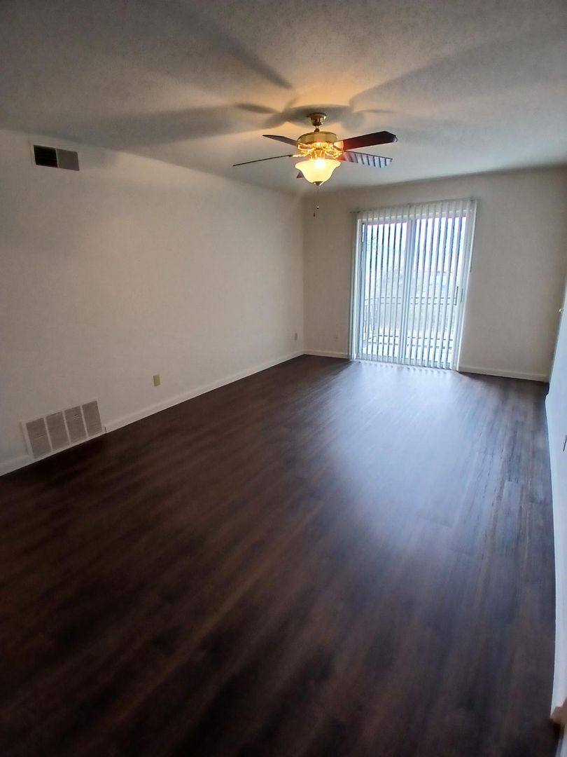 Apartment for rent at 9920 Merito Dr, Saint Louis, MO 63128