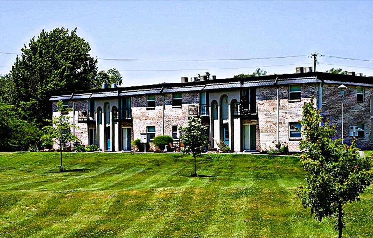 Apartment for rent at 9920 Merito Dr, Saint Louis, MO 63128