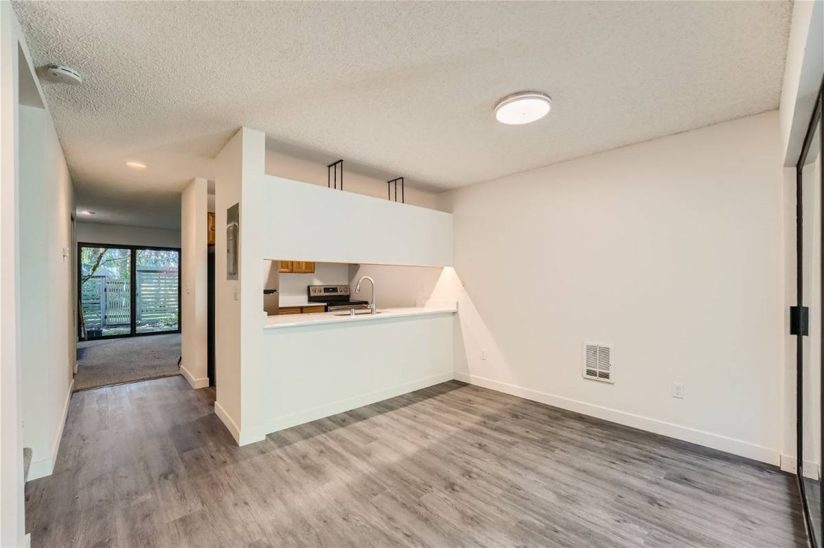 Townhouse for rent at 22717 Lakeview Dr #A2, Mountlake Terrace, WA 98043