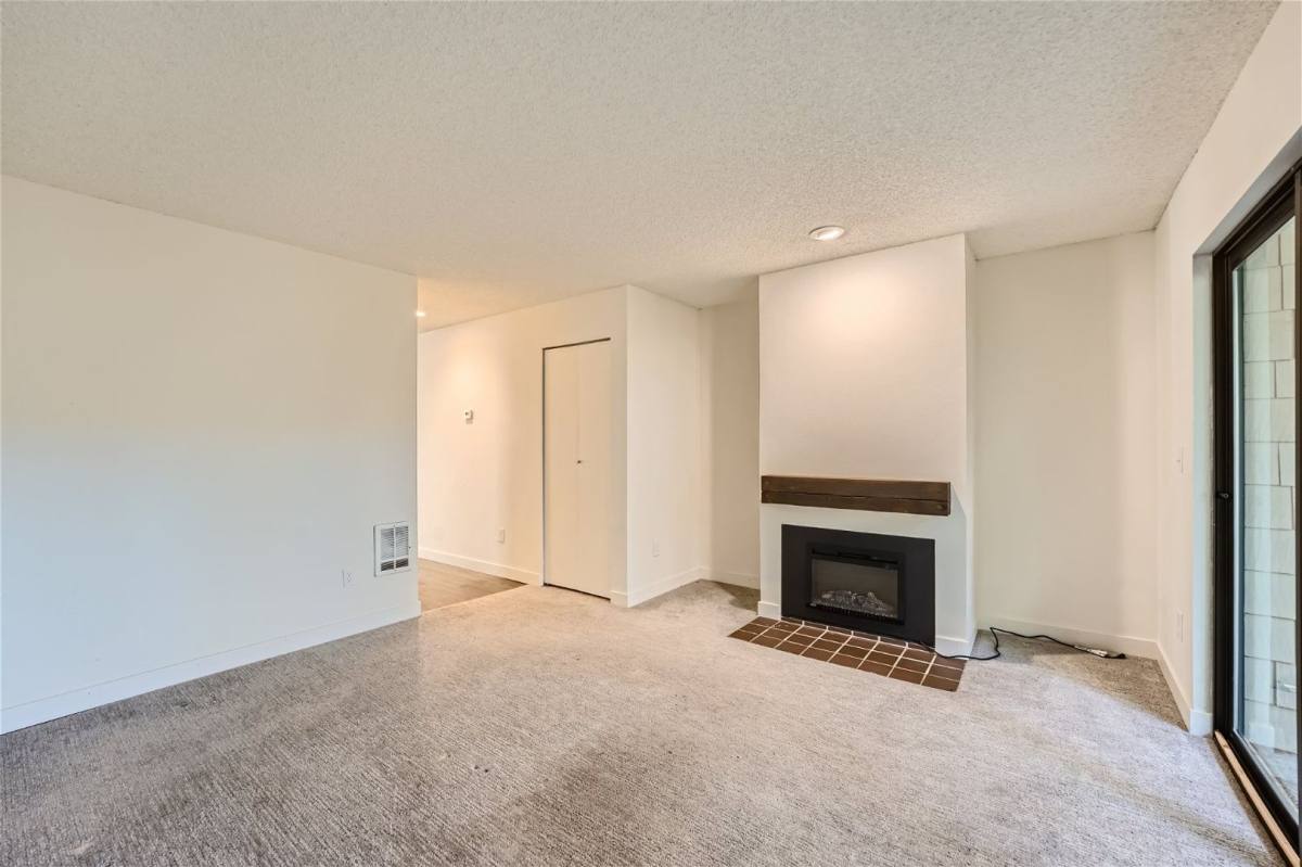 Townhouse for rent at 22717 Lakeview Dr #A2, Mountlake Terrace, WA 98043
