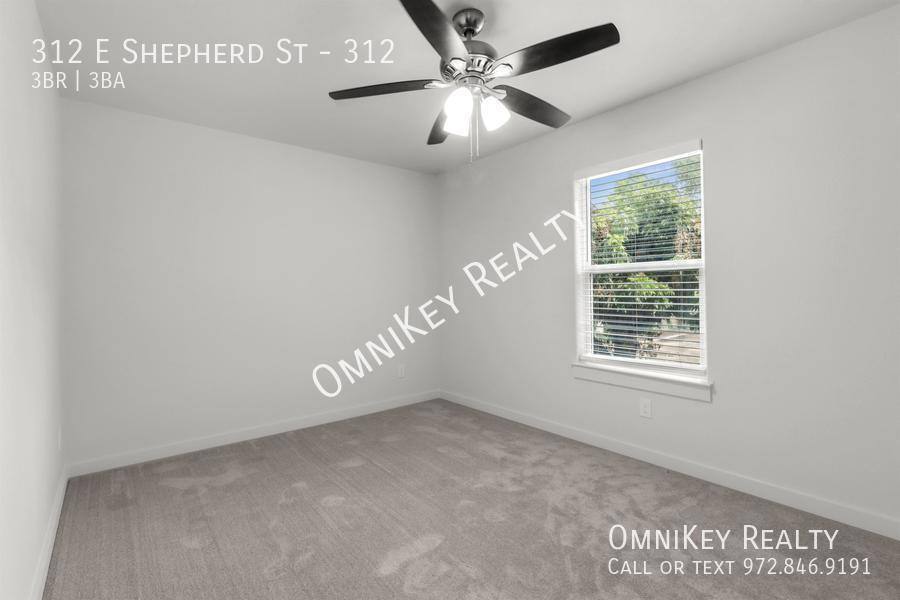 Apartment for rent at 312 E Shepherd St #312, Denison, TX 75021