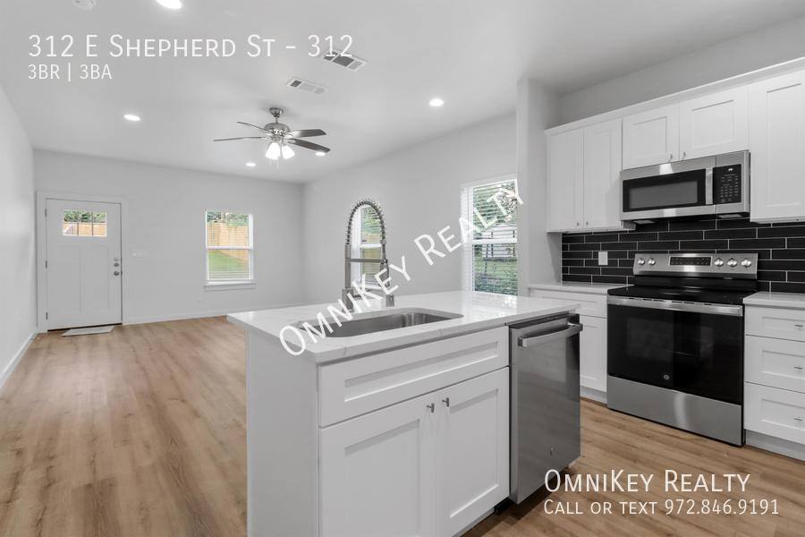 Apartment for rent at 312 E Shepherd St #312, Denison, TX 75021