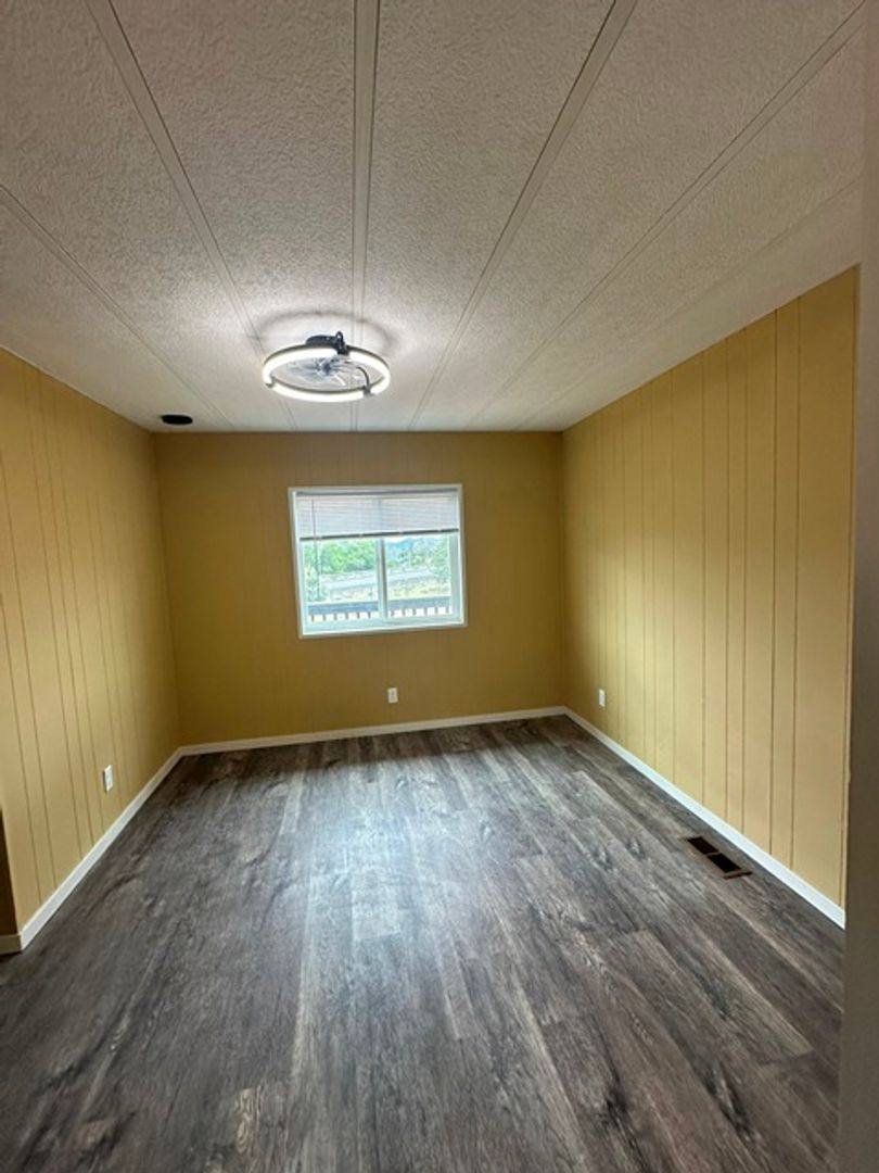 House for rent at 1616 Frontage Rd, Klamath Falls, OR 97601