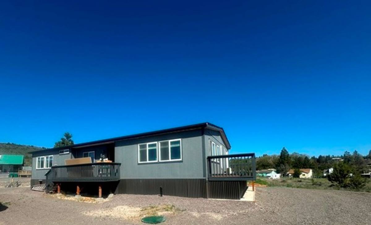 House for rent at 1616 Frontage Rd, Klamath Falls, OR 97601