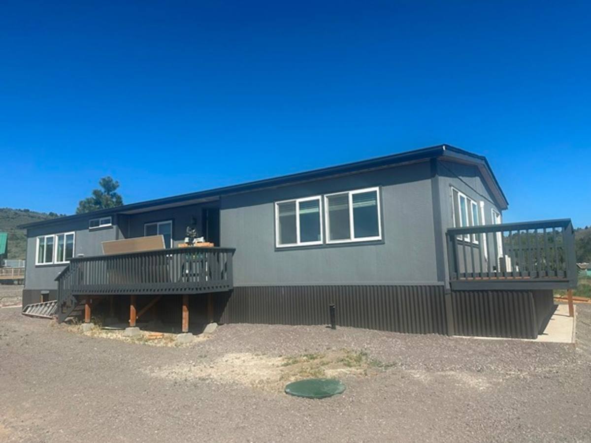 House for rent at 1616 Frontage Rd, Klamath Falls, OR 97601