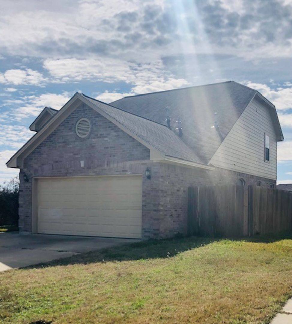 Apartment for rent at 2498 Horse Shoe Dr, College Station, TX 77845