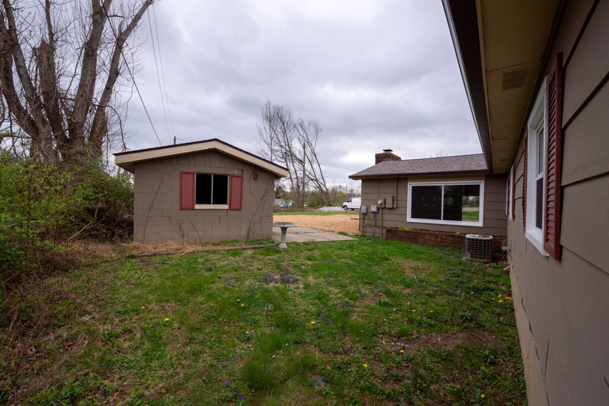 Apartment for rent at 4621-4655 S Acorn Dr, Bloomington, IN 47403