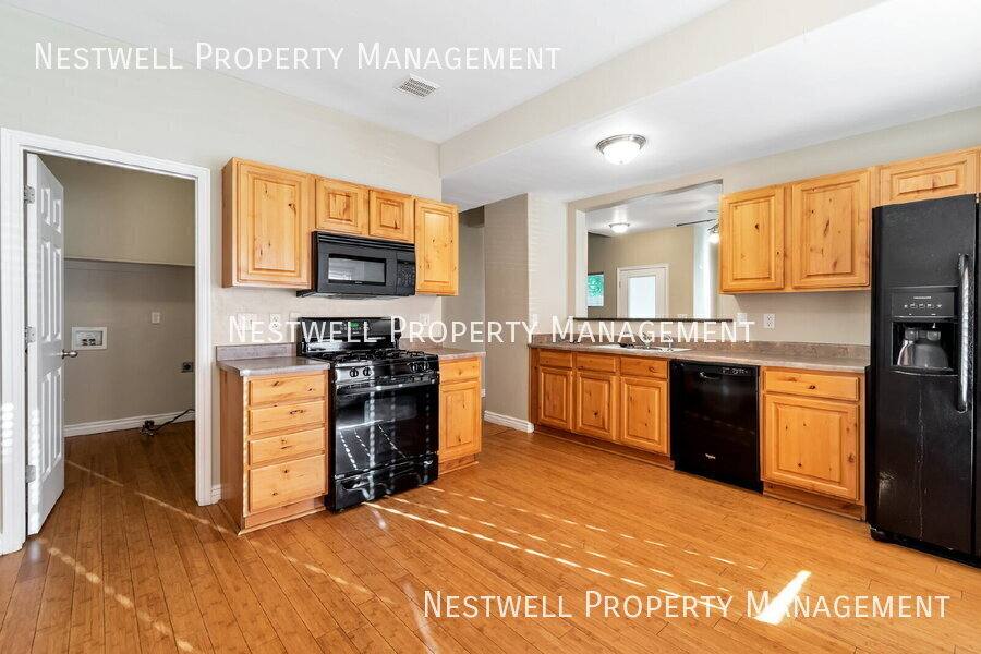 Townhouse for rent at 11754 S Oakmond Rd, South Jordan, UT 84009