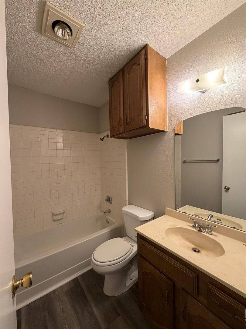 House for rent at 5216 Carpenter Dr, Arlington, TX 76017