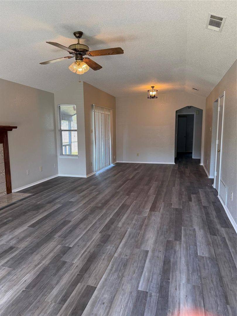 House for rent at 5216 Carpenter Dr, Arlington, TX 76017
