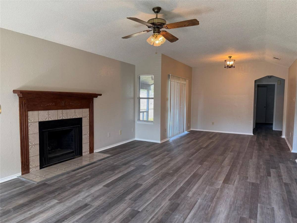 House for rent at 5216 Carpenter Dr, Arlington, TX 76017