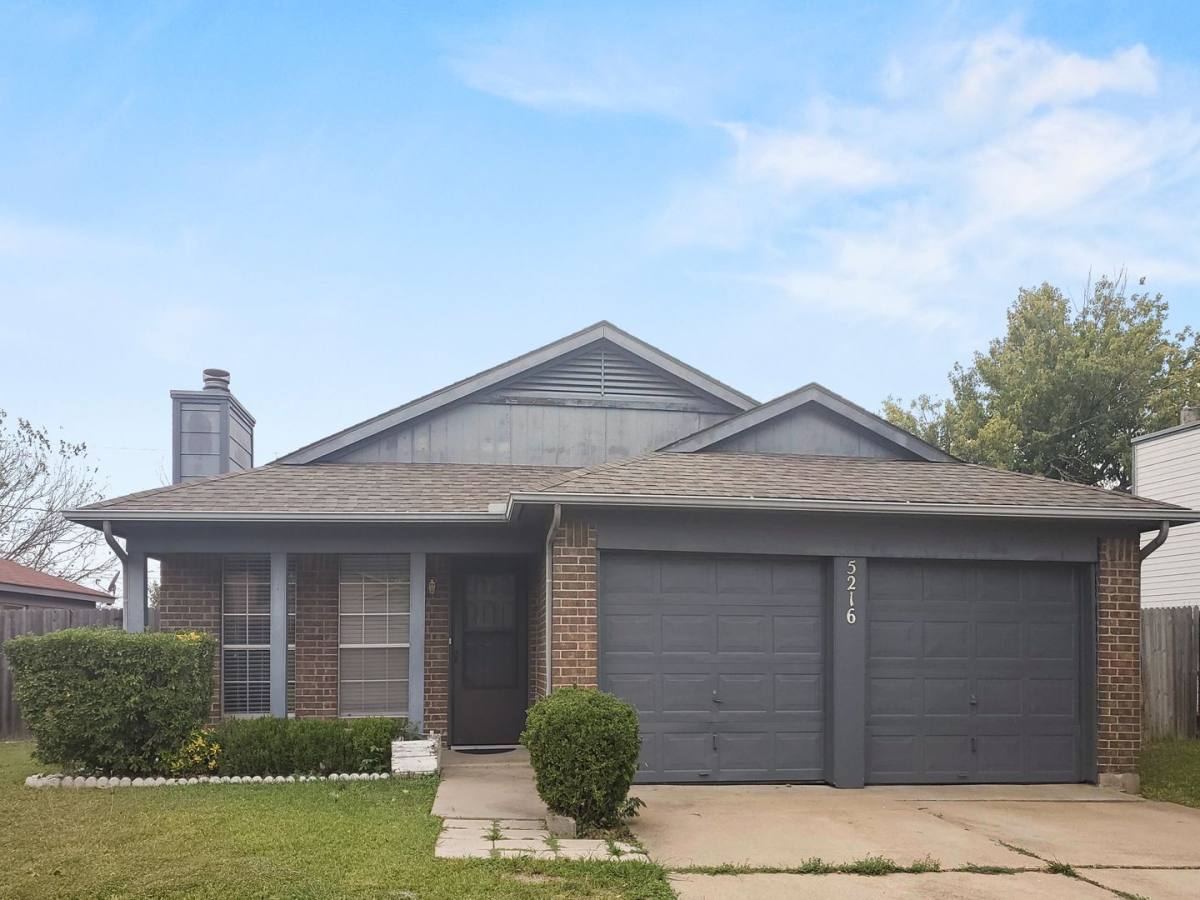 House for rent at 5216 Carpenter Dr, Arlington, TX 76017