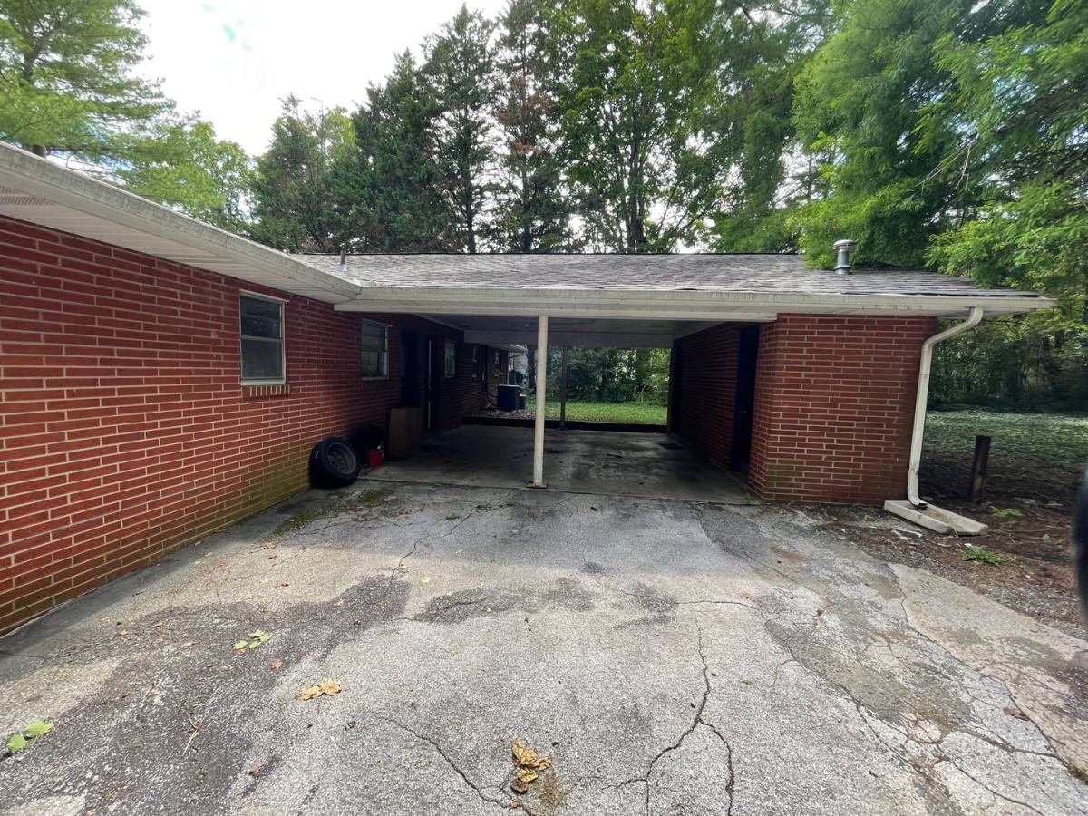 Apartment for rent at 323-325 Watauga Dr, Knoxville, TN 37918
