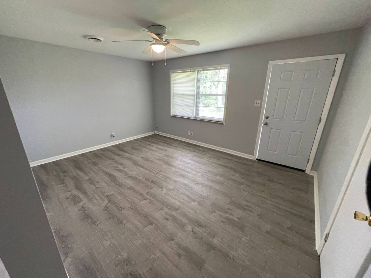 Apartment for rent at 323-325 Watauga Dr, Knoxville, TN 37918