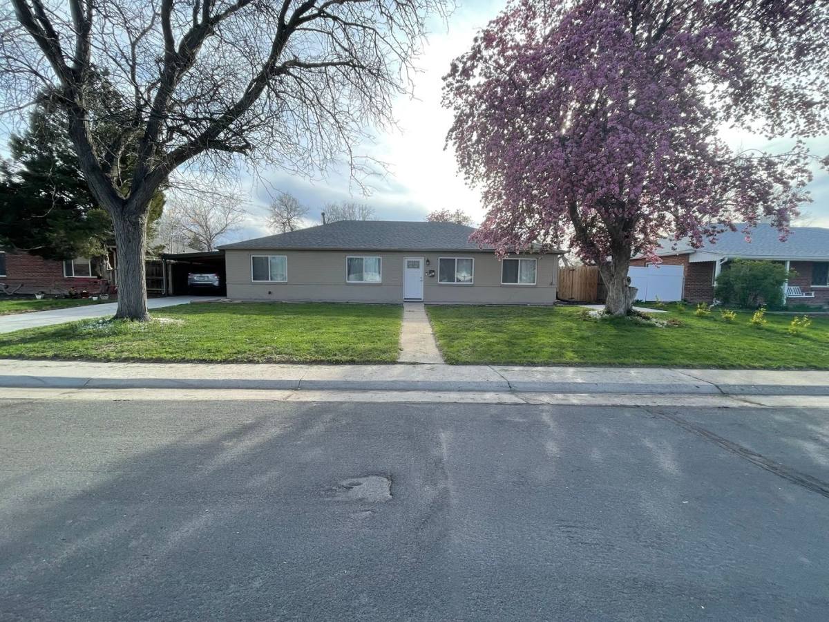 House for rent at 901 N Revere St, Aurora, CO 80011