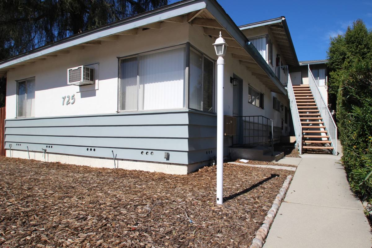 Apartment for rent at 725 E Foothill Blvd, Monrovia, CA 91016