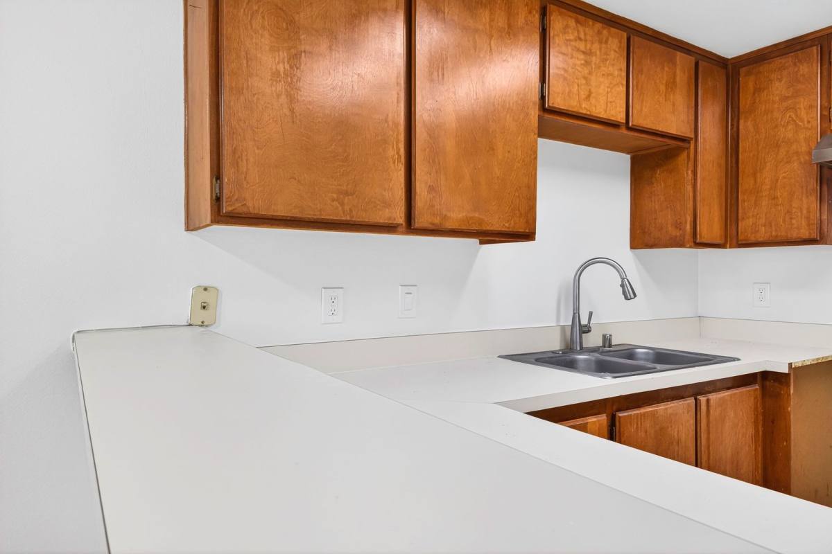 Apartment for rent at 1075 Loma Ave, Long Beach, CA 90804